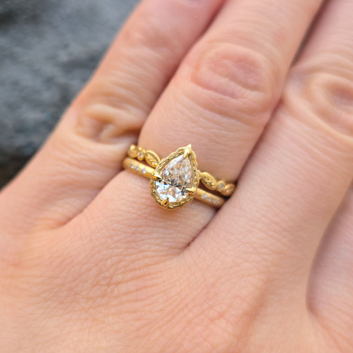 Diamond Oval & Circle Gold Band - "Starstruck"