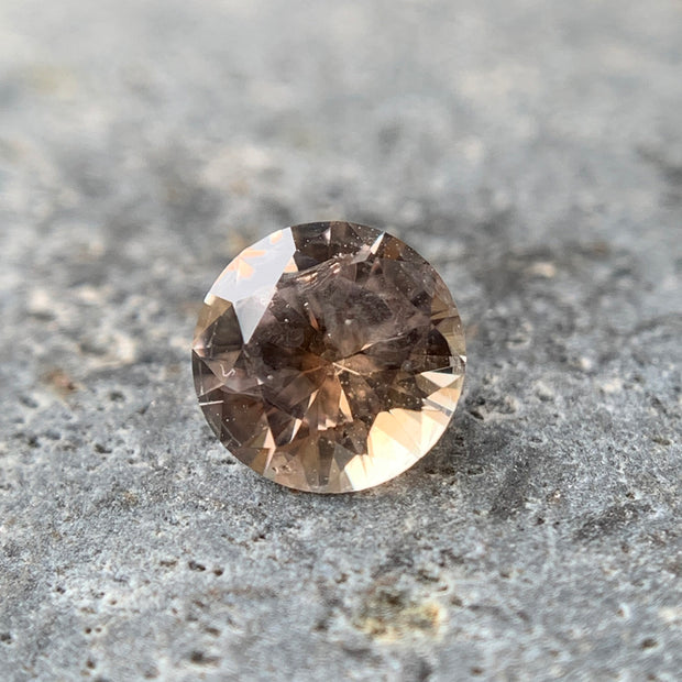 Round Modified Brilliant-cut Peach Orange Silver Grey Montana Sapphire Photo 1