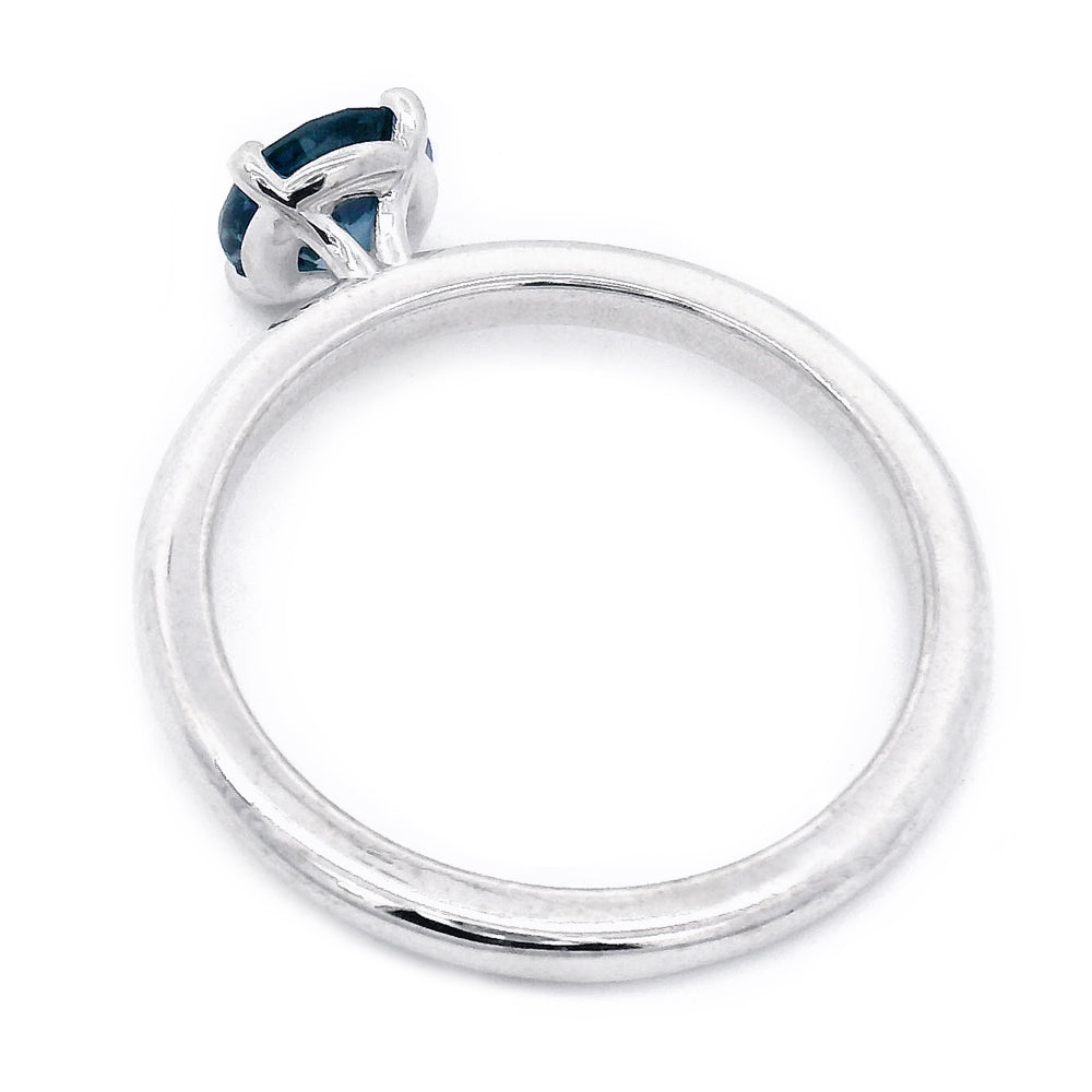 Montana Sapphire & White Gold Solitaire Ring - "Couloir"
