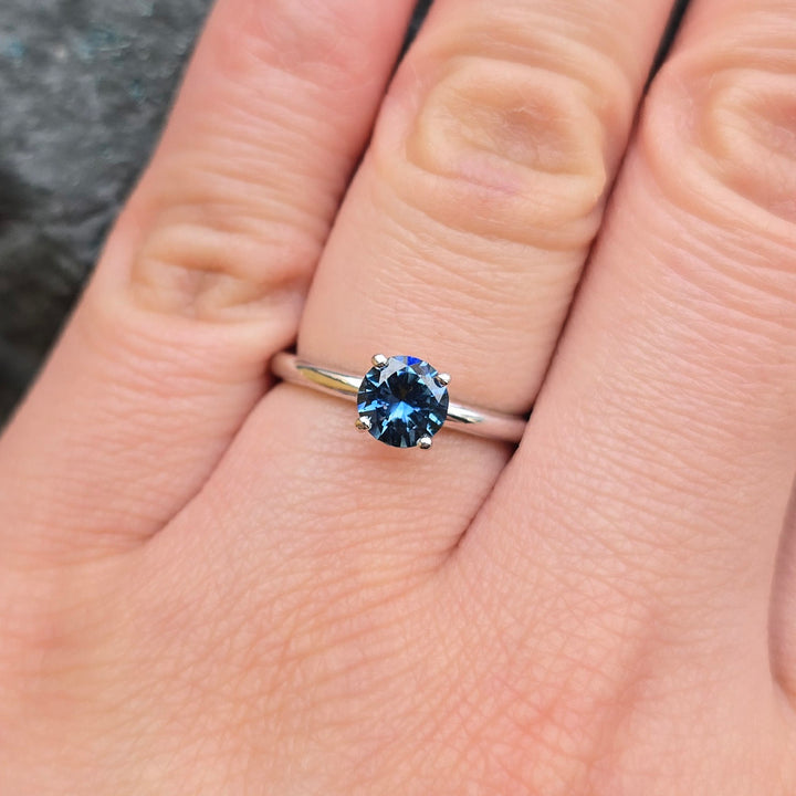 Montana Sapphire & White Gold Solitaire Ring - "Couloir"